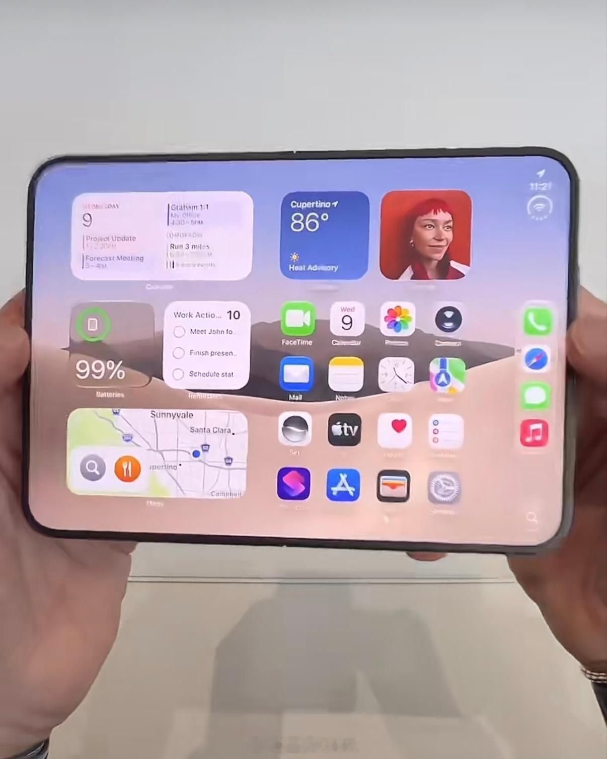 苹果CEO展示iPhoneDuo时翻车说实话iPhoneDuo看着内屏确实不够清