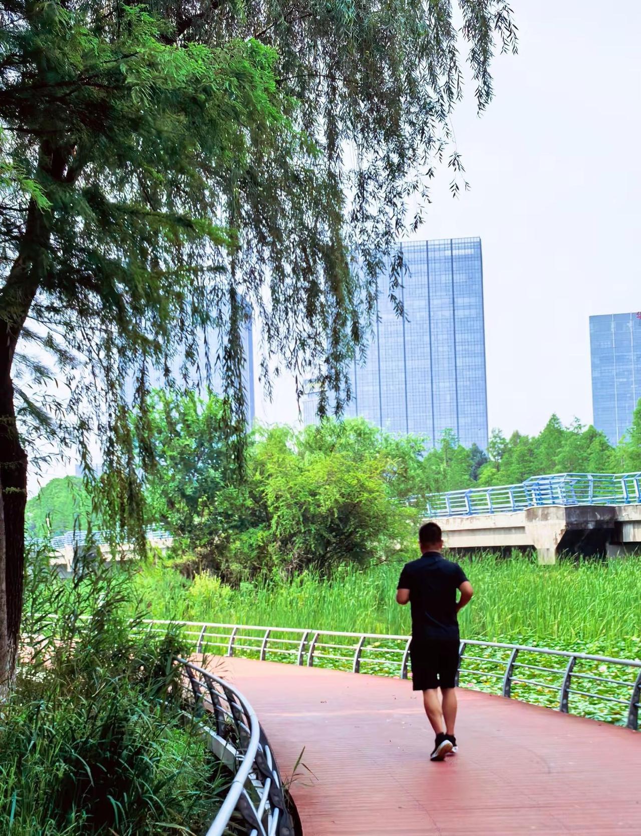 所有的人生问题，本质上是经济问题。所有的经济问题，本质上是认知问题。所有的认知问