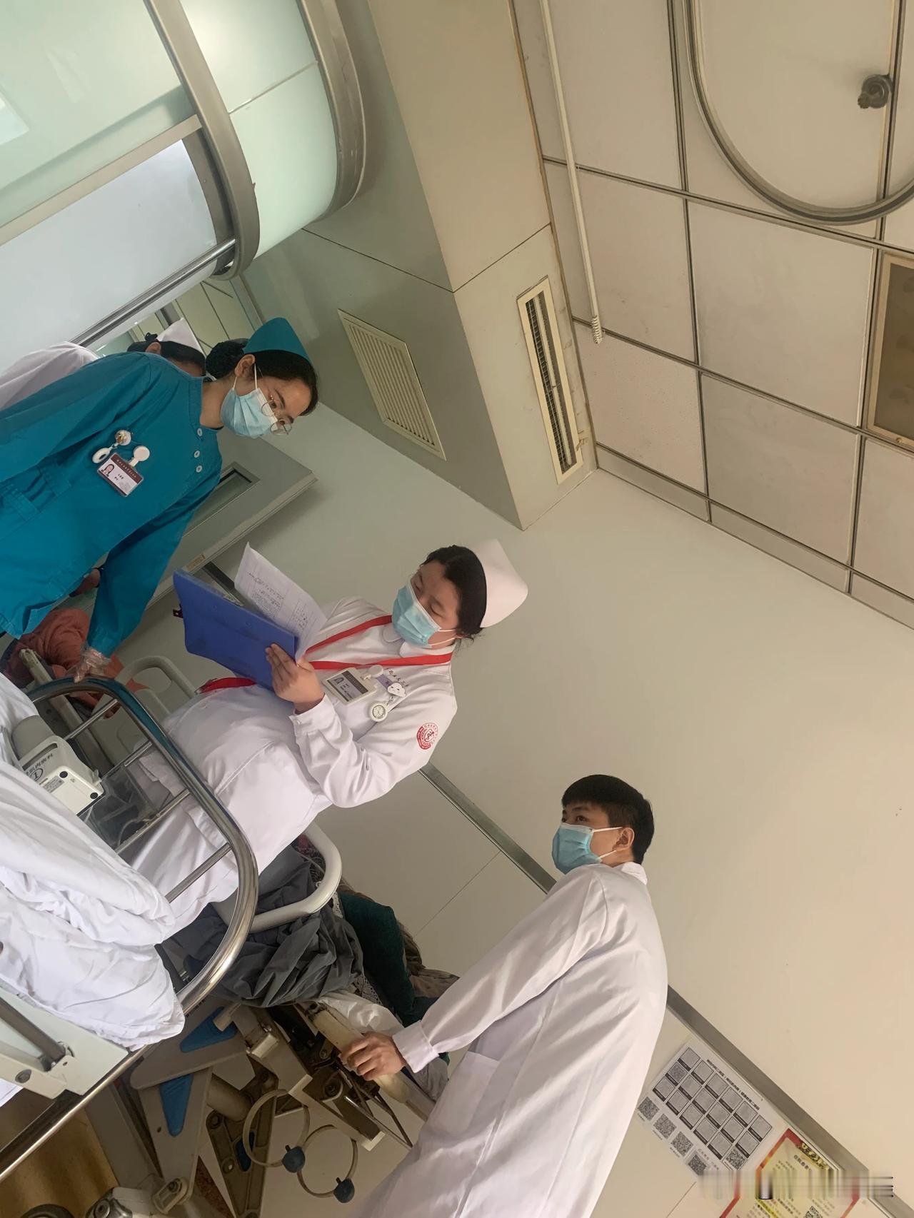 隔壁床新来一名患者，老太太，七十多岁，听口音像是行唐灵寿人（经询问确定是灵寿），