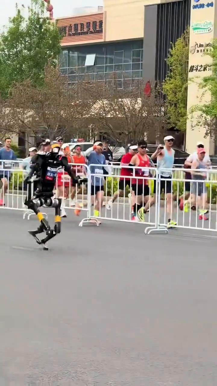 2026人形机器人半马，感受"中国速度"！
2026人形机器人半马，感受"中国速