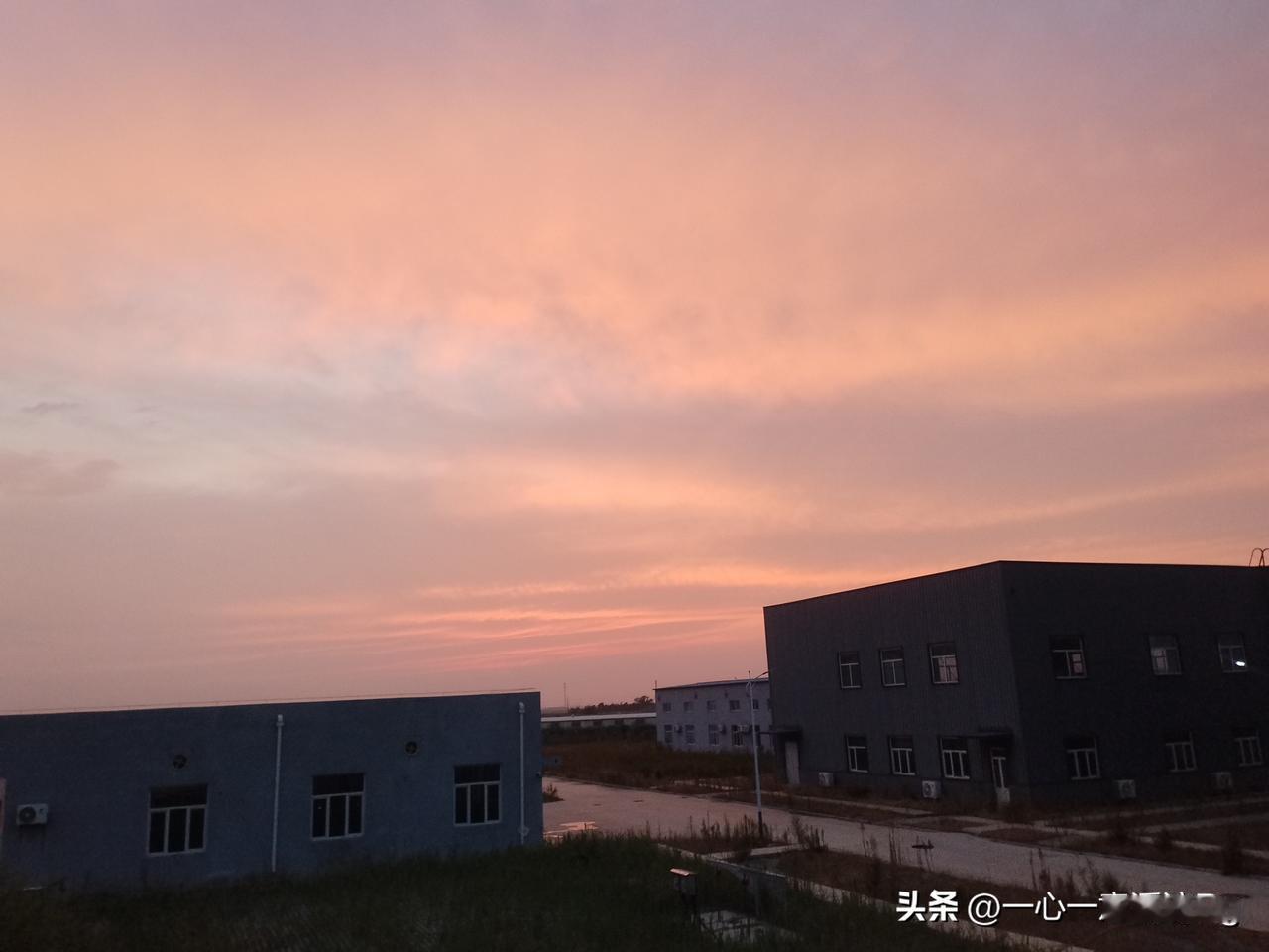 好暖心的问候！[击掌][击掌]让秋风带走烦恼，让落下的秋雨带着好的心态，渗入到生