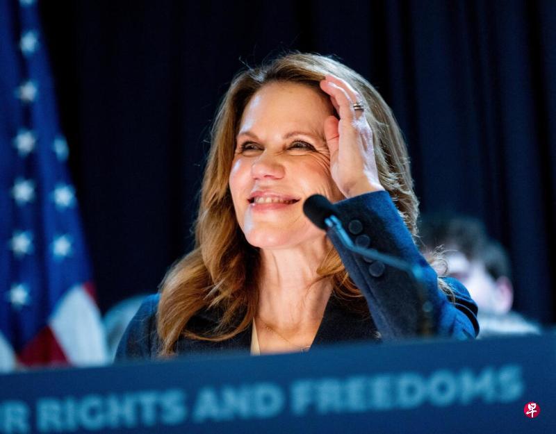 新加坡联合早报今日报道：“距离美国国会中期选举还有六个月，但随着近期一系列地方选