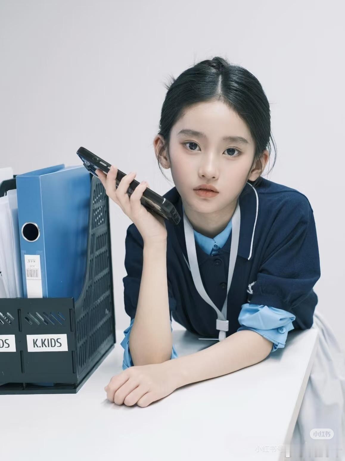 买股从15后抓起。   于歪那边的小艺人，有点像刘佳玺，都是小小年纪就有美人感。