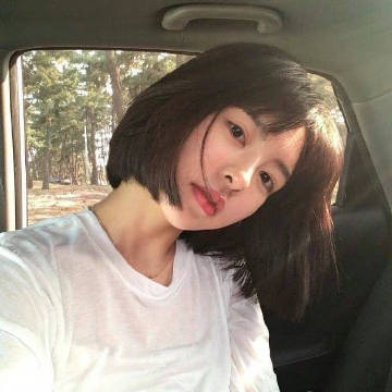 分享一段很治愈的话：“日落是免费的，春夏秋冬也是，不要觉得人生是那么无望，希望你