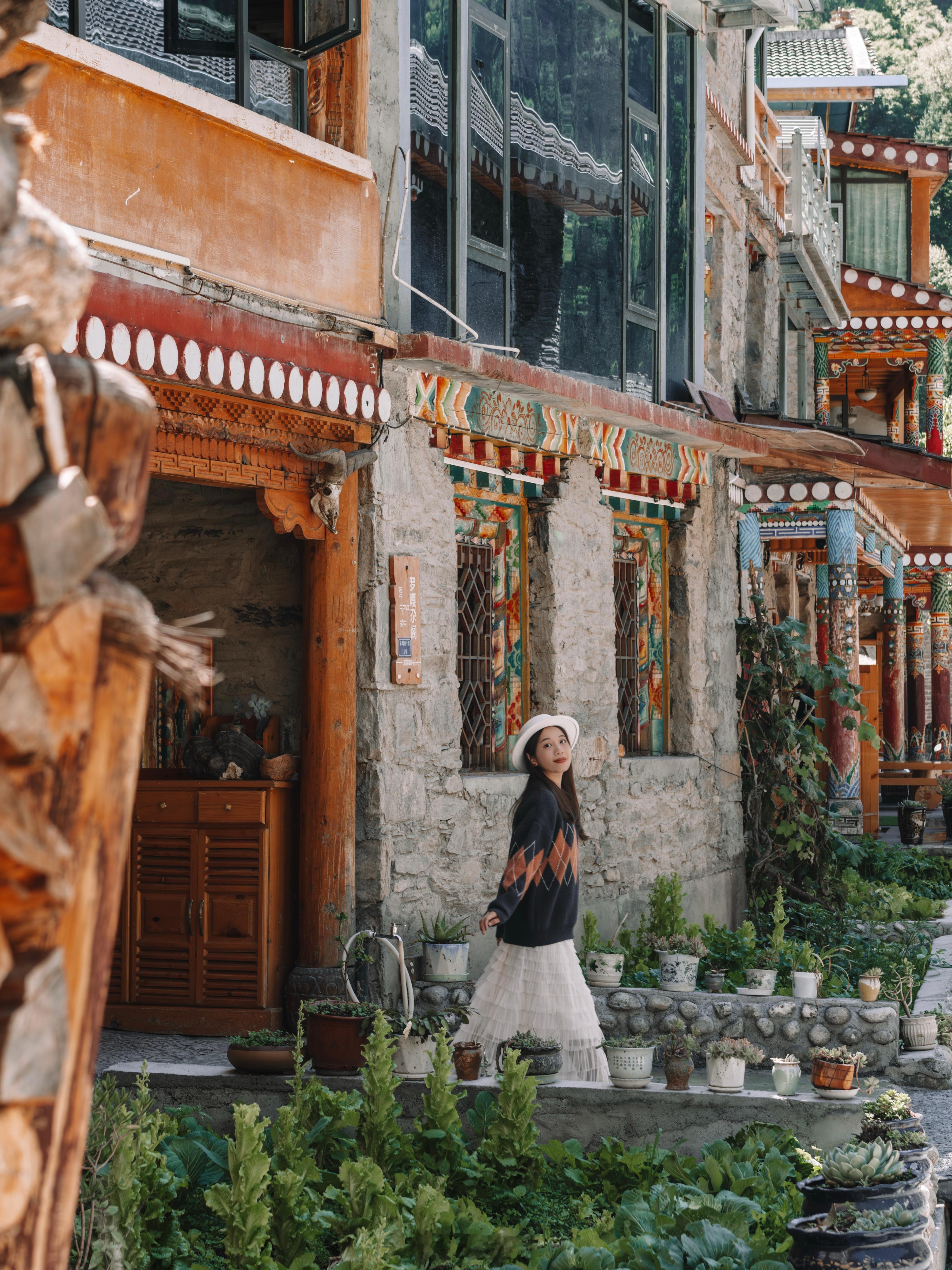 在四川阿坝州，走进嘉绒藏族的东方古堡秋天的川西就是天花板级的存在，寒露过后，深秋