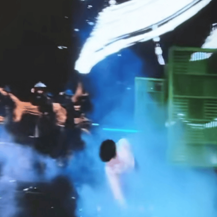 杨博文鲤鱼打挺终于练成了 杨博文荣耀之战鲤鱼打挺，好轻松好帅！ 