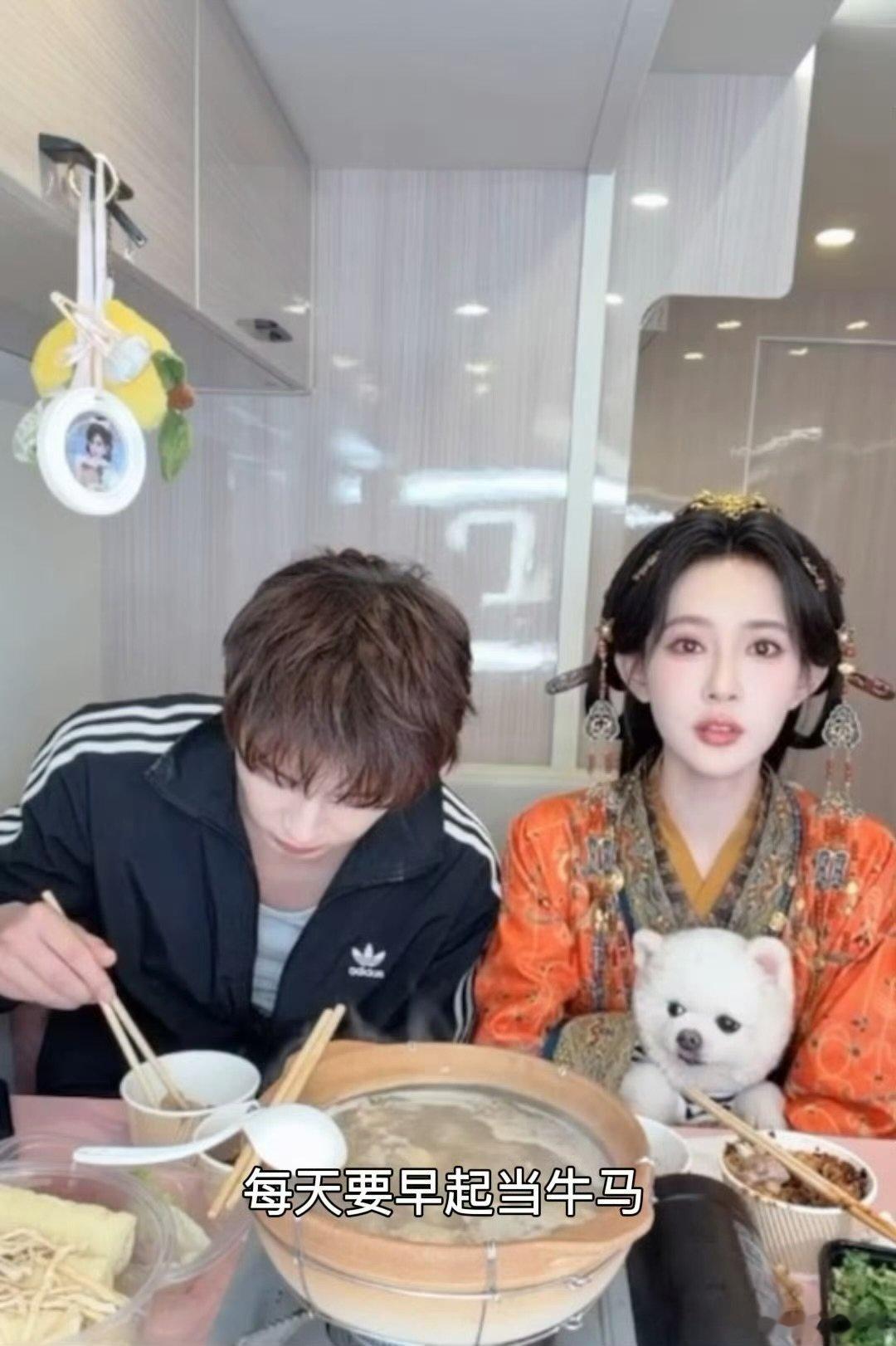 孟子义高能量职场人整日泡在剧组早起拍戏，一直维持饱满的精神状态，乐观分享工作感悟