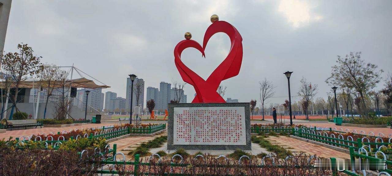 “善人者不善人之师，不善者善人之资。”爱我们的人，是师友，给我们关怀与温暖；害我