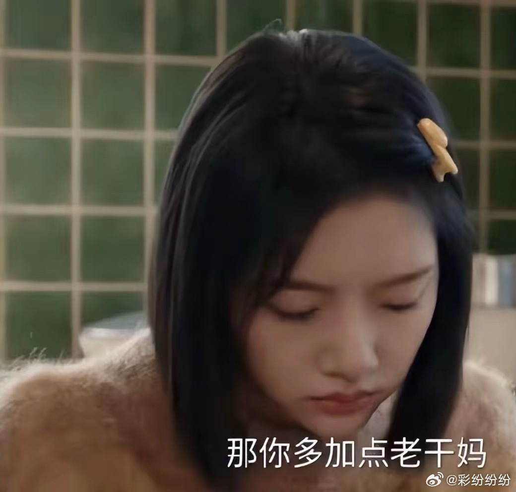 秦律师的头箍，是法庭的“快乐开关”吧？别人打官司靠法条，秦睿律师打官司靠“头”等