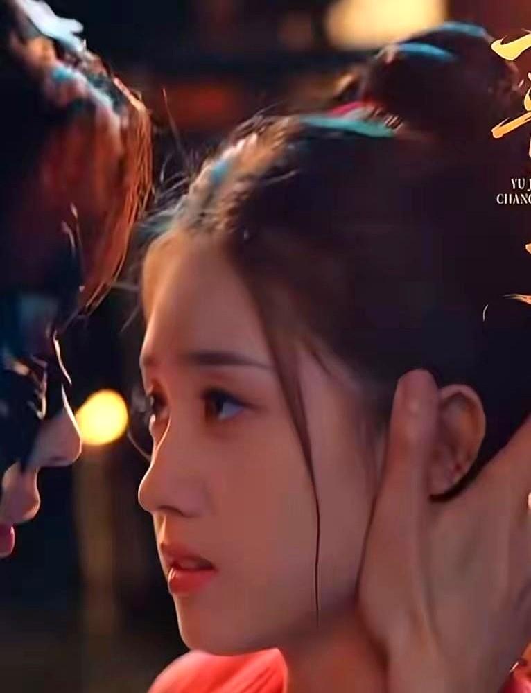 短剧一火，演员的后续作品就像开闸放水一样密集上线。

这不是偶然，而是行业的铁律