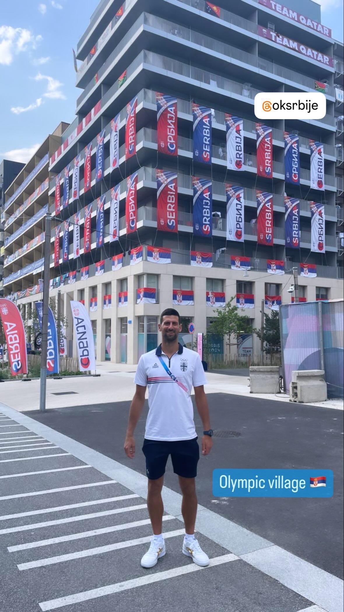 德约在奥运村的各种合影。cr: Nole IG, hotsport x...