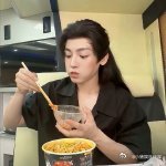 侯明昊逍遥 家人们，侯明昊红烨的故事太让人心动了！万妖之王的他穿越时空，逍遥天地