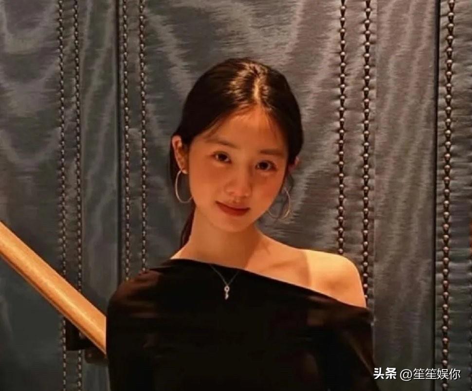 黄多多堪称天生腥风血雨体质，自带热搜体质，一举一动都能引爆舆论。论颜值气质，她在