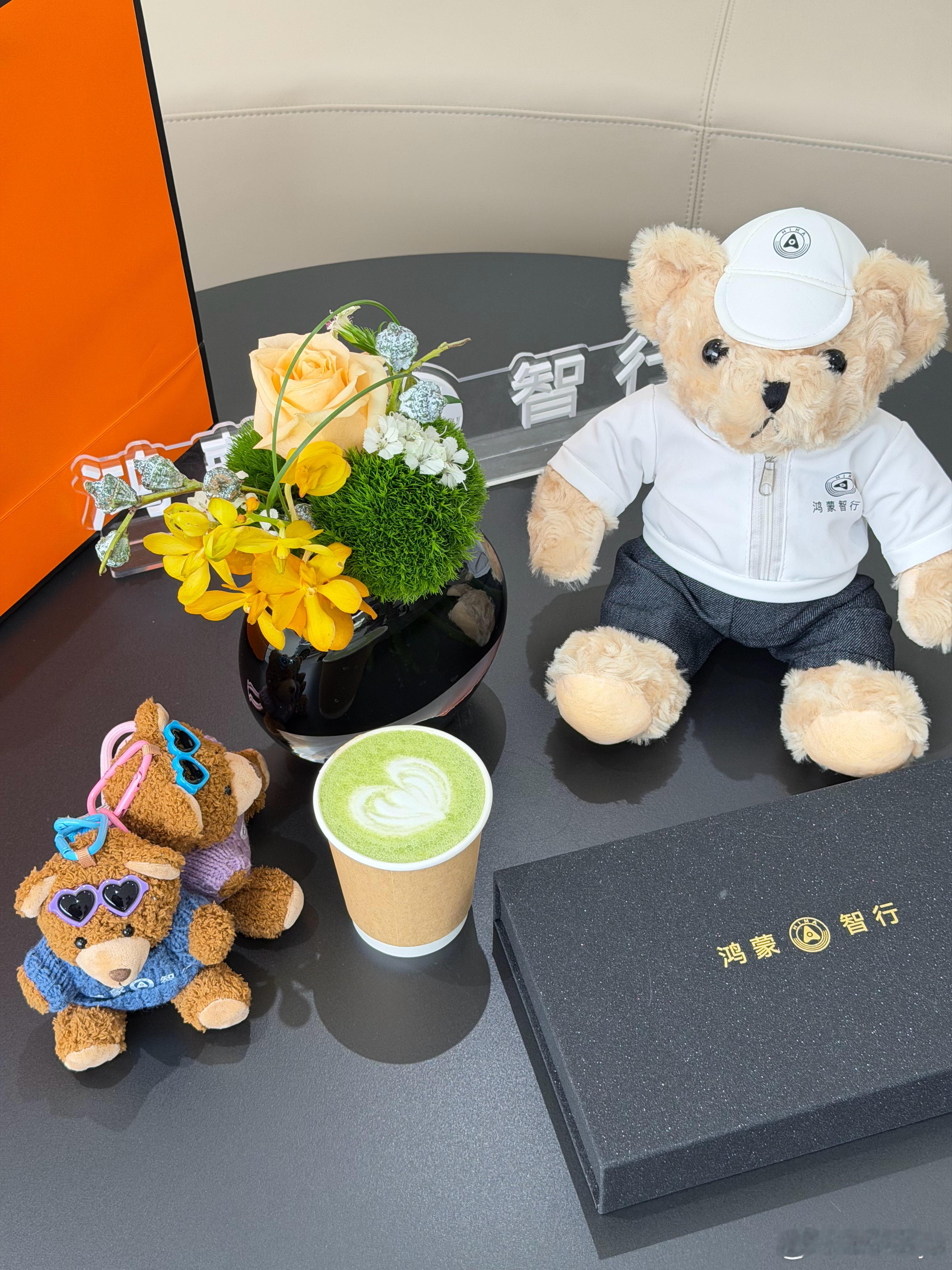 这个是真的，现在商场1楼被汽车门店占据了大半江山，周末闲来无事逛着逛着就逛进去了