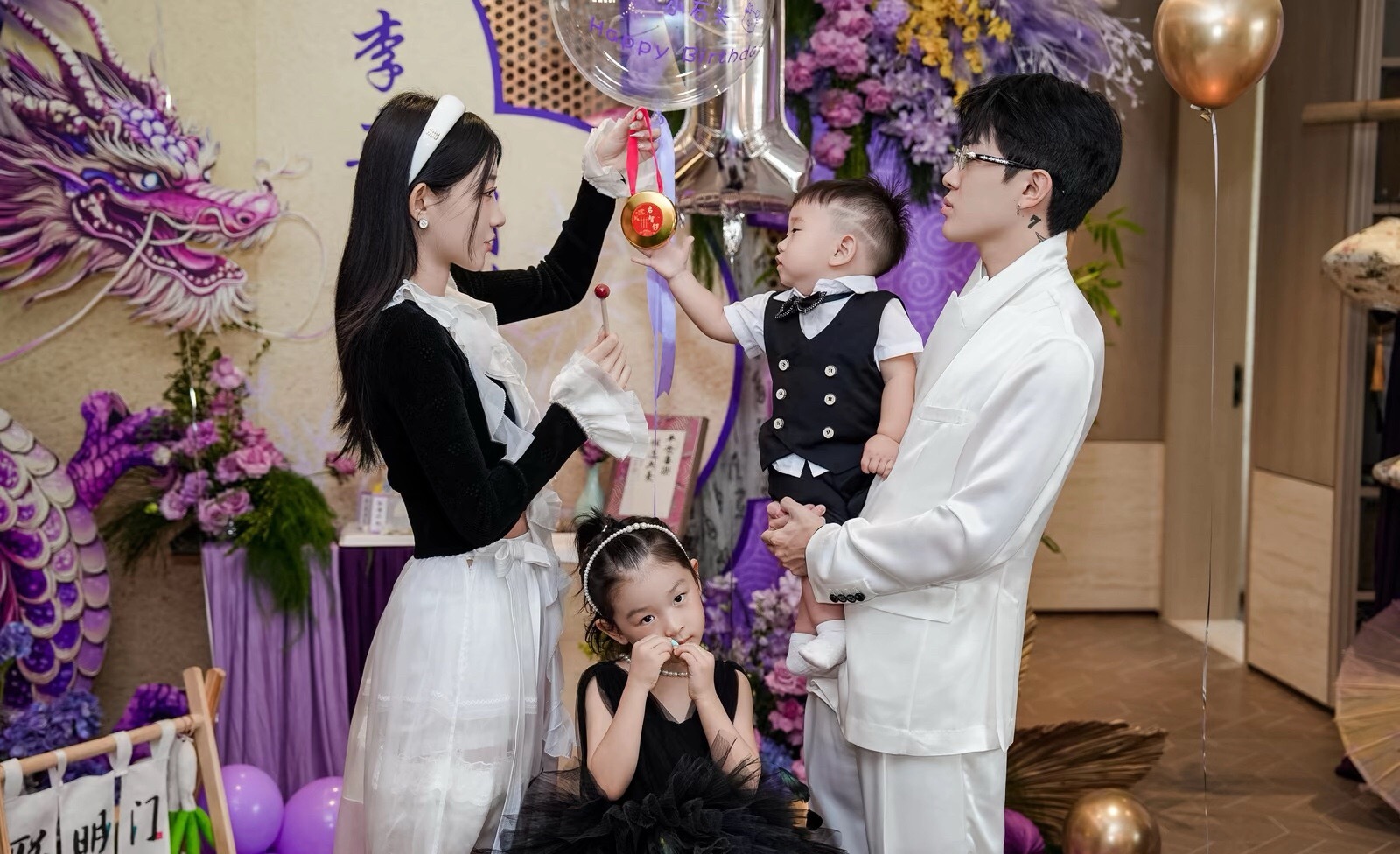 牌牌琦小伊伊的儿子小石头“李奕澄”周岁宴，茁壮成长！🎉 ​​​