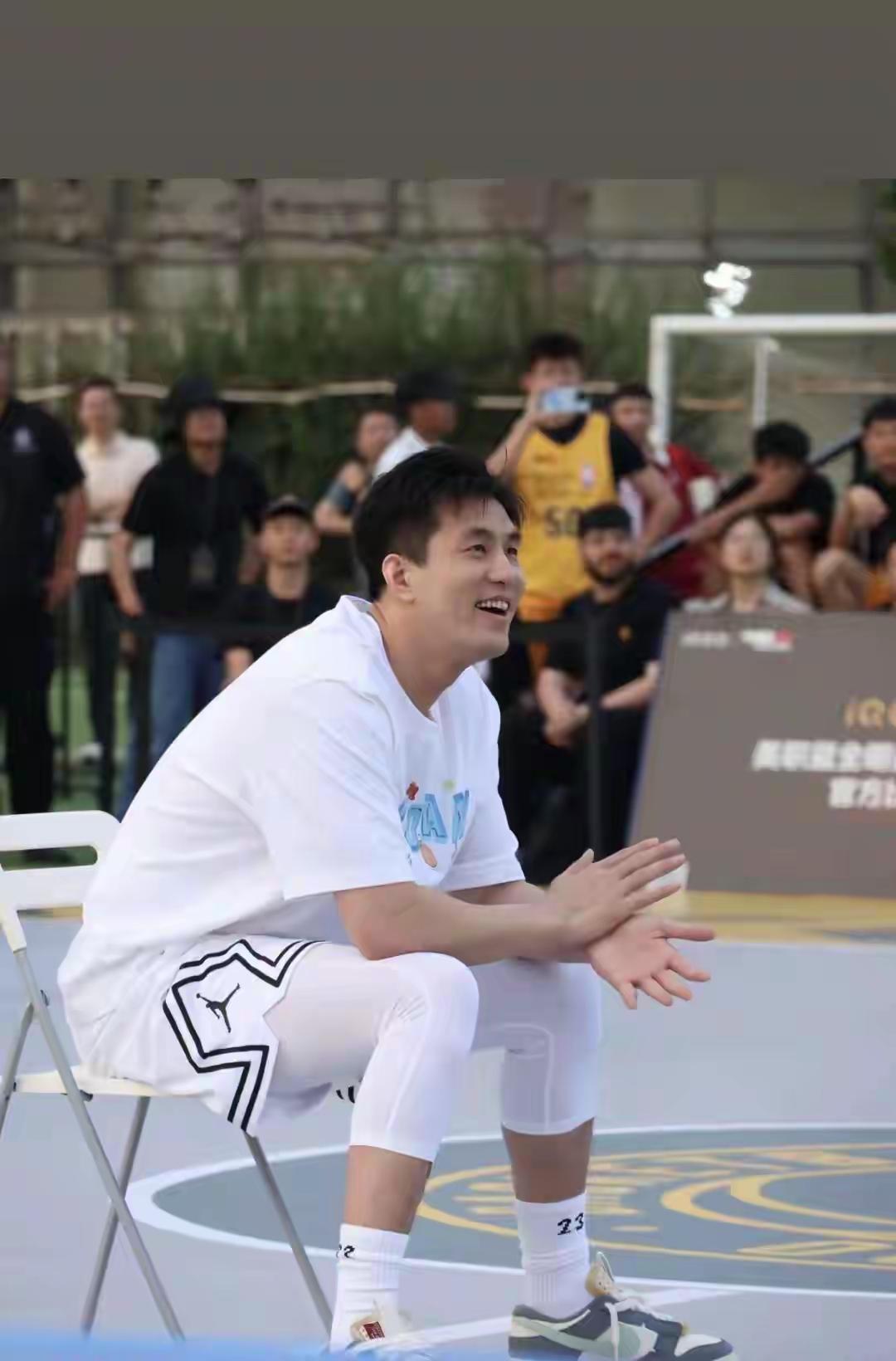 【CBA 10大现役球星球迷尊称】第一名:郭艾伦〔大侄子，大漂亮〕，第二名:周琦