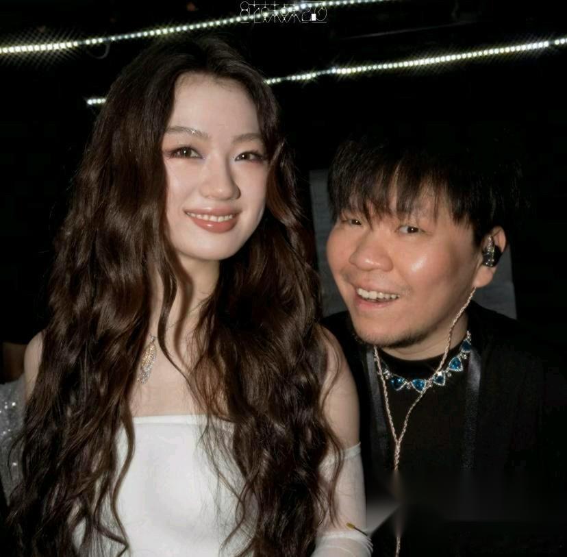 我有种强烈的预感， 单依纯这辈子估计不会和常石磊分开了。 原因很简单，因为单依纯