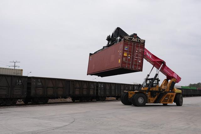 直达盐田港！梅州国际陆港海铁联运固定班列首发