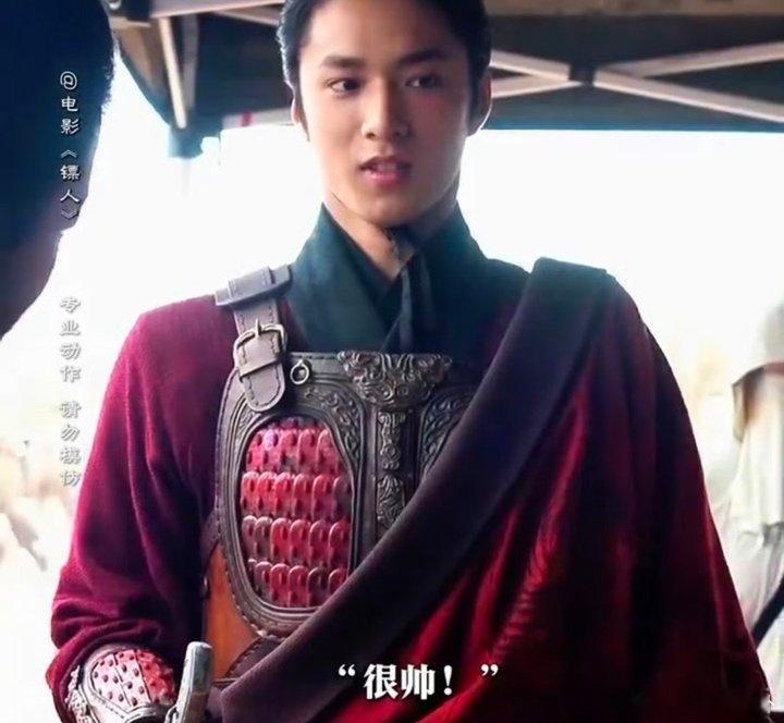 刘耀文控马核心力量刘耀文控马的核心力量太惊人了！高难度起扬动作一次成功，大腿抓力