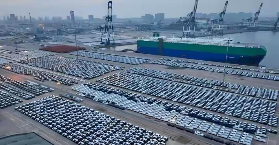 日本人这回是真急了。
自己定的电动车补贴规则，给特斯拉130万日元，给比亚迪只有