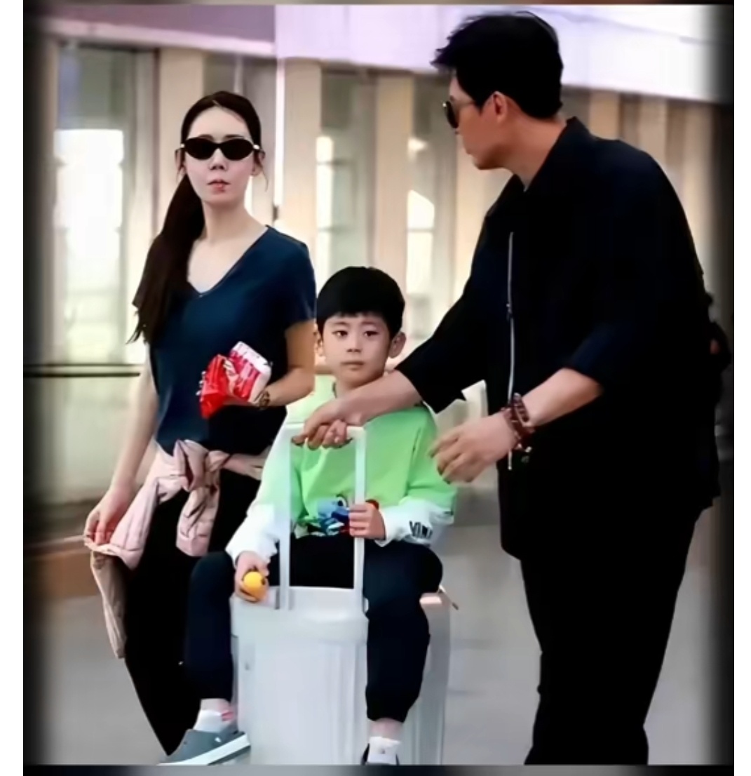 现在全网最幸福的人，应该就是秋瓷炫了吧不仅仅是因为她一家子已经定居北京，而且她的