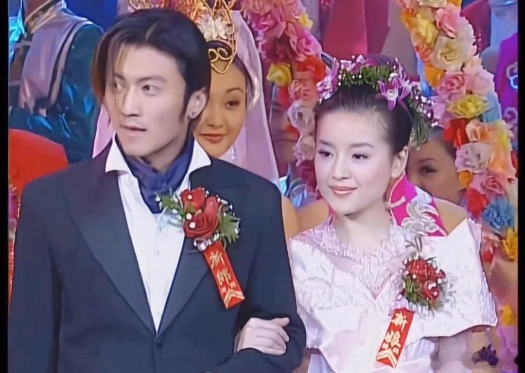 谢霆锋牵着董洁唱今生共相伴时最漂亮！ ​​​