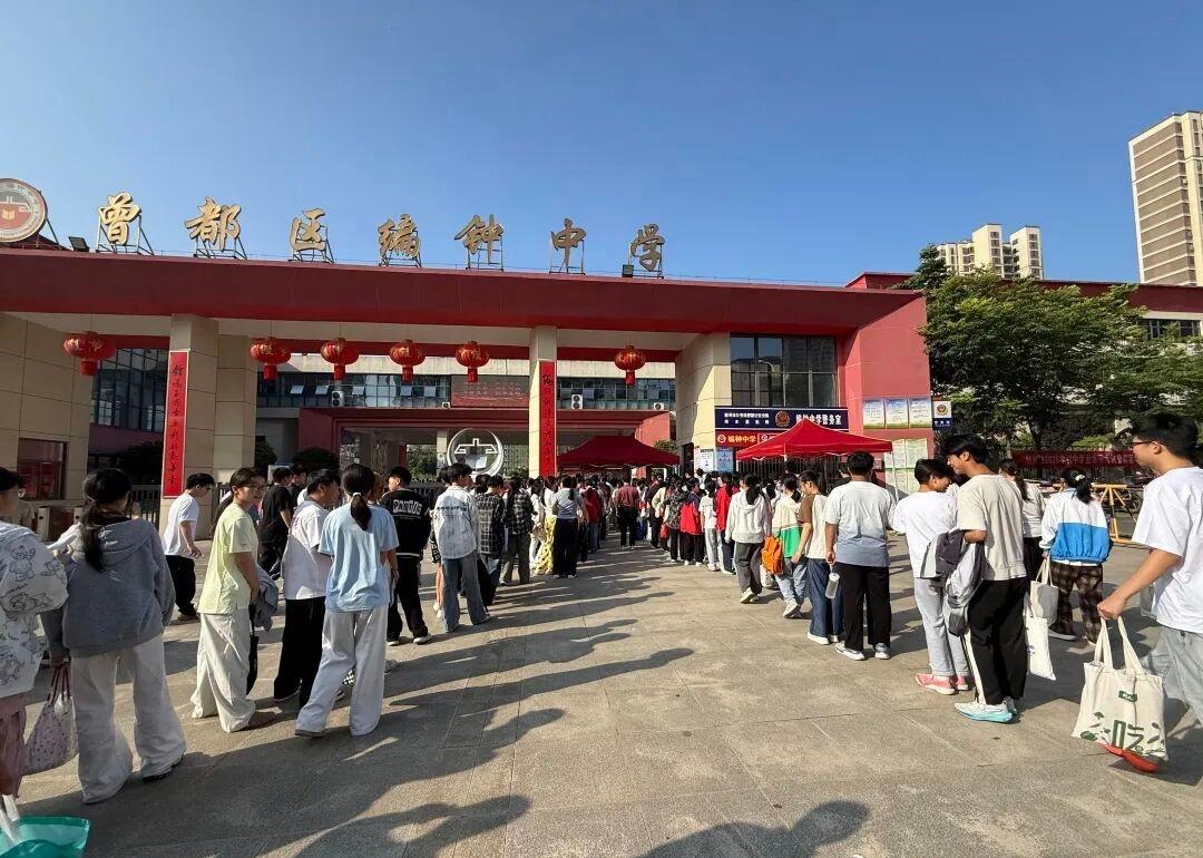【我市2.3万余名考生参加中考】高考余温未散，中考号角如约吹响。6月20日，随州