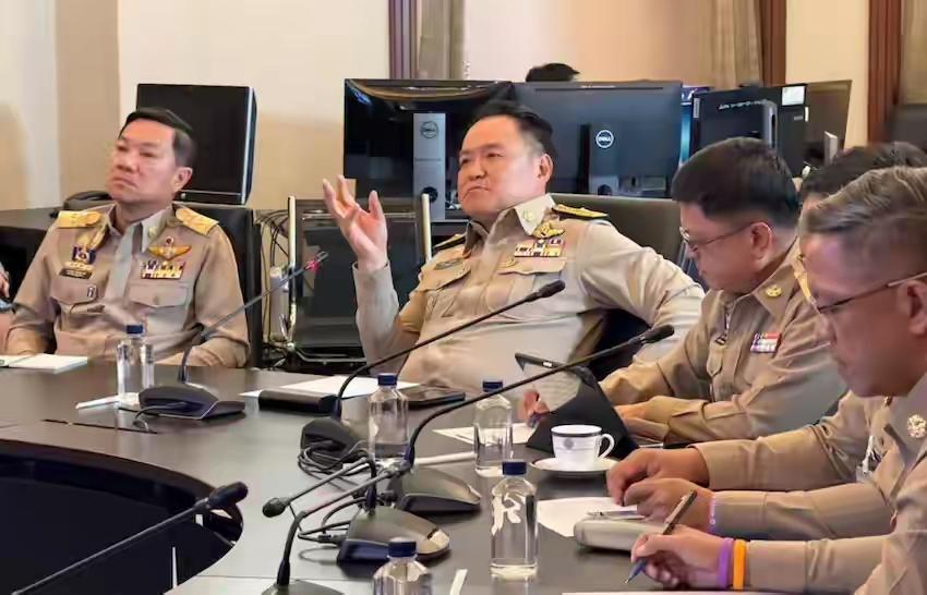 泰军全面开火， 泰政客要用三招终结洪森政权，洪森的回应出人意料