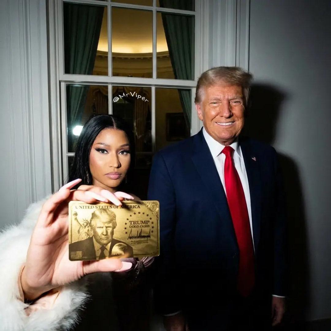 🌙特朗普正式派出了第一张移民金卡！

1月28日，说唱歌手妮琪·米娜参加了特朗