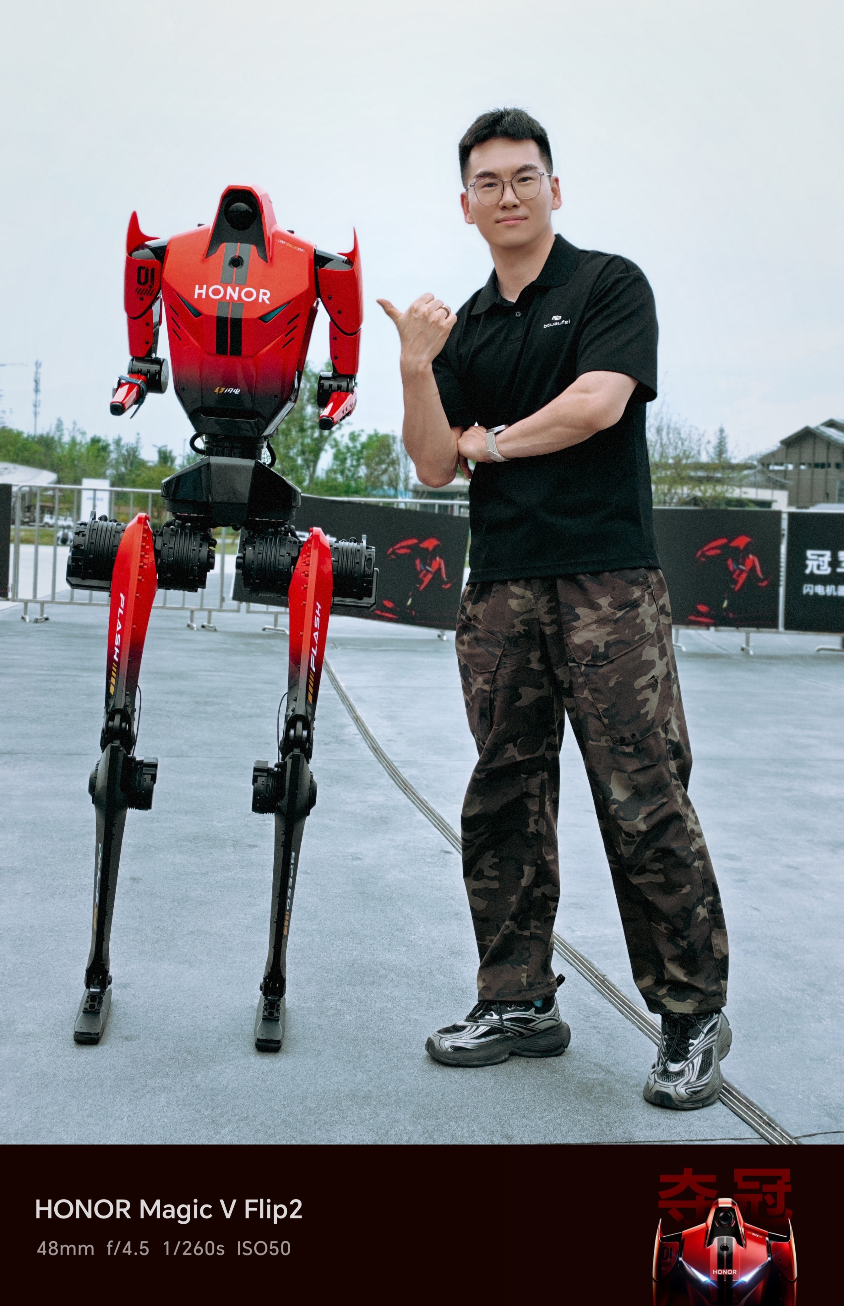 一百米的直线跑，我跑赢了荣耀闪电（机器人起步慢，20米后达到峰速，它不会衰减，如