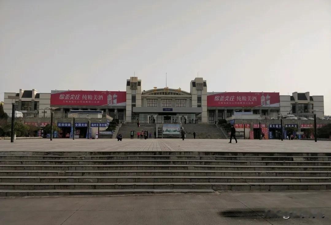 为确保广大旅客安全、有序、顺畅出行，按照公安部部署要求，三门峡市铁路、驻地公安机