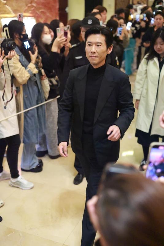 如何评价《除恶》中王骁的演技
《除恶》里王骁的演技堪称一绝，简直“窒息级封神”。