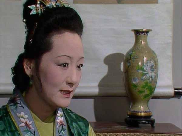 周瑞家的喜欢“显弄自己体面”。如果刘姥姥向她开口求帮，她大概不会一毛不拔，只是出