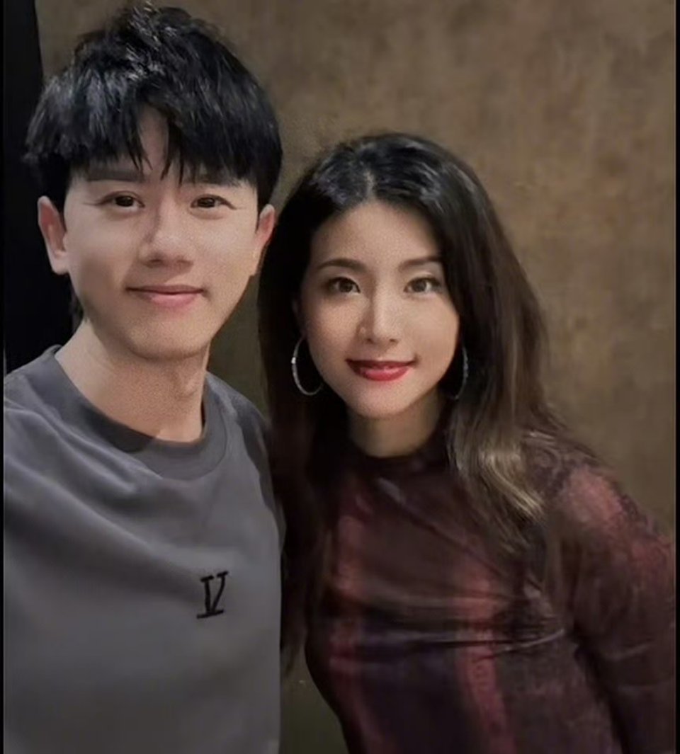 魏佳庆为张杰发声 我型我秀选手、06超女魏佳庆发文力挺张杰，说张杰曾主动帮她联系