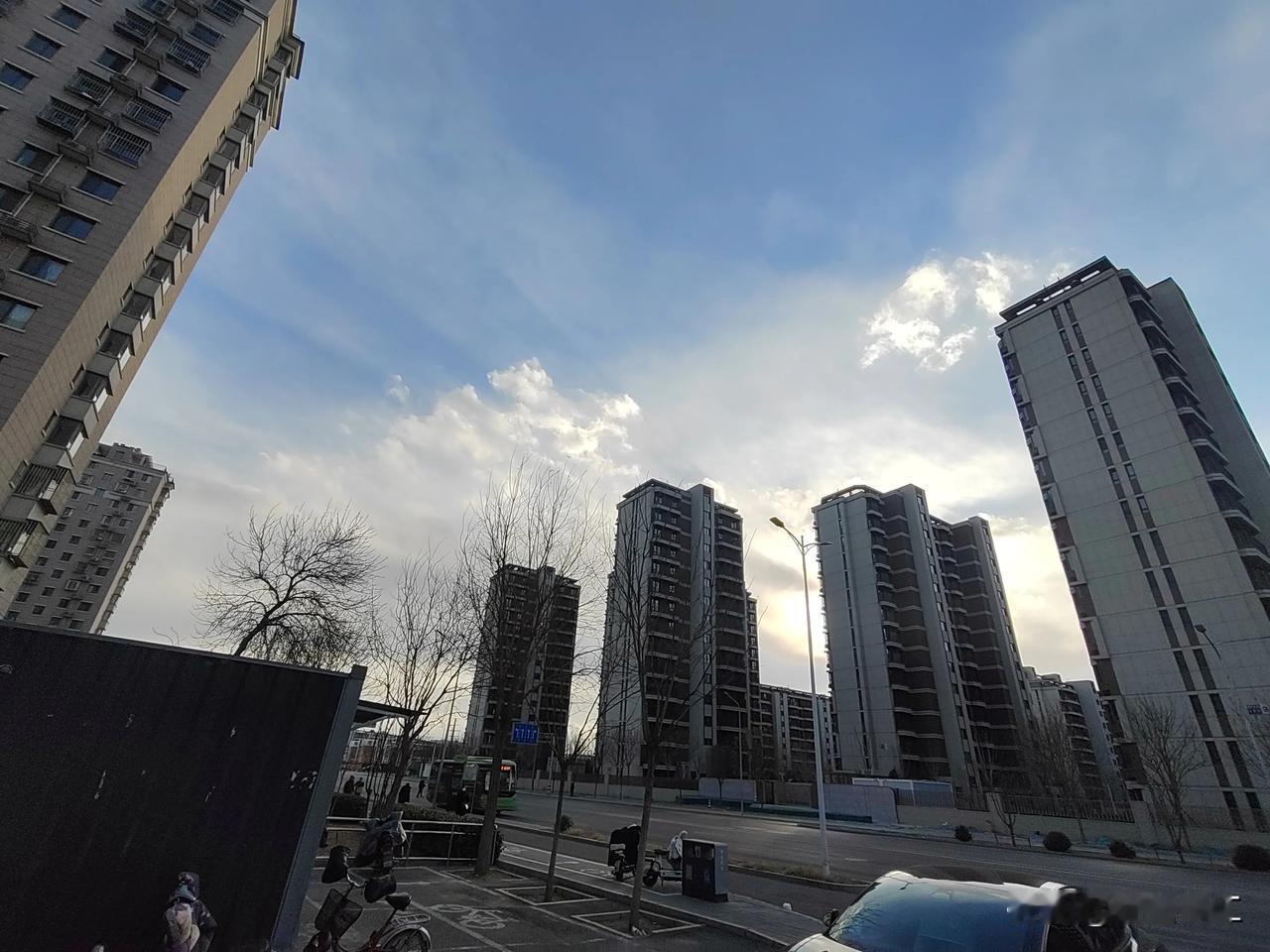 发一张你相册里北京的云