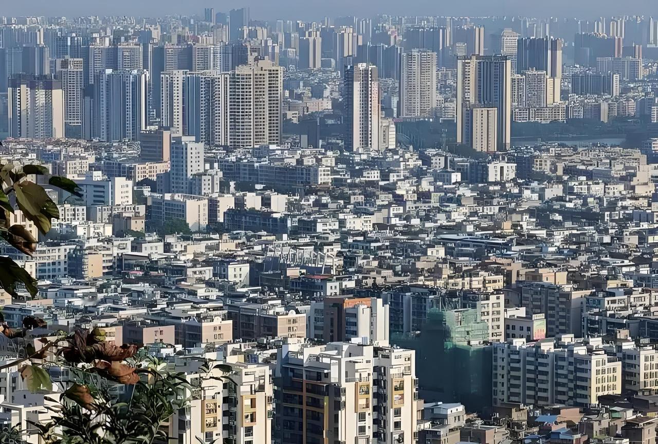 成都房价再成热议！为什么越来越多有钱人选择购入豪宅？一位朋友的分析引发思考：房价