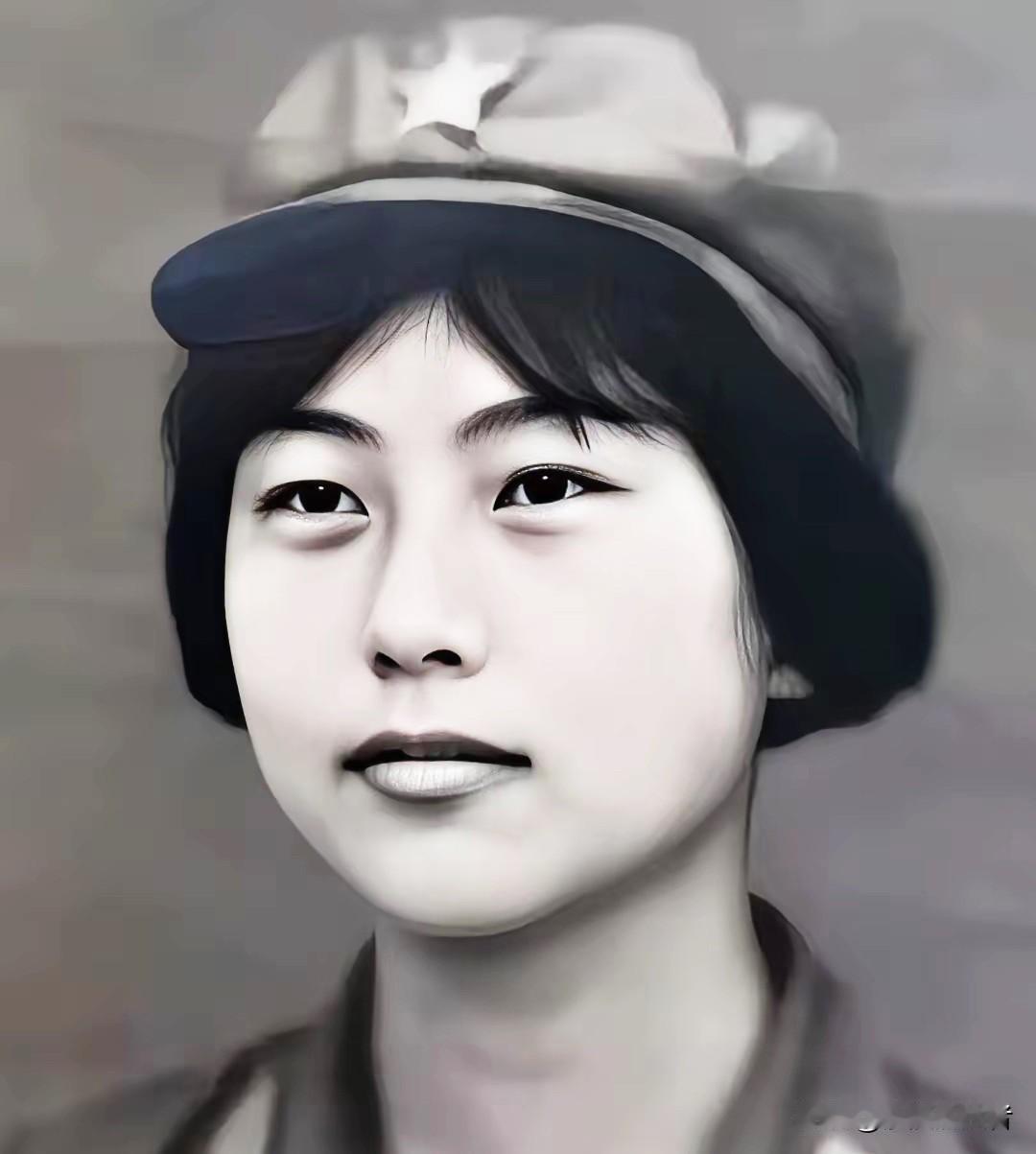 1982年，一女飞行员驾驶运输机从张家口机场起飞，当飞机爬到700米高空时，一架