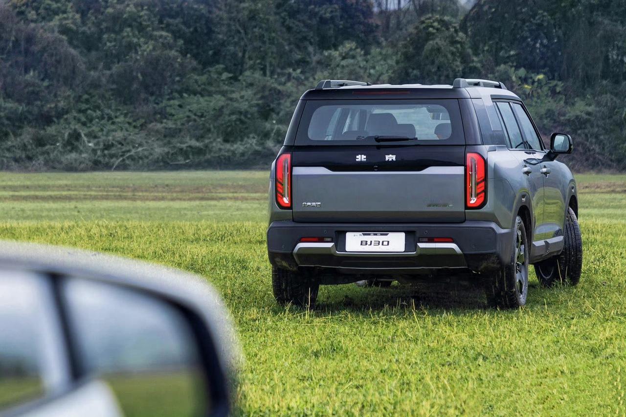 尺寸轴距越级？全新BJ30正式发布。
这台紧凑型轻越野车接近中型车的尺寸，基本参