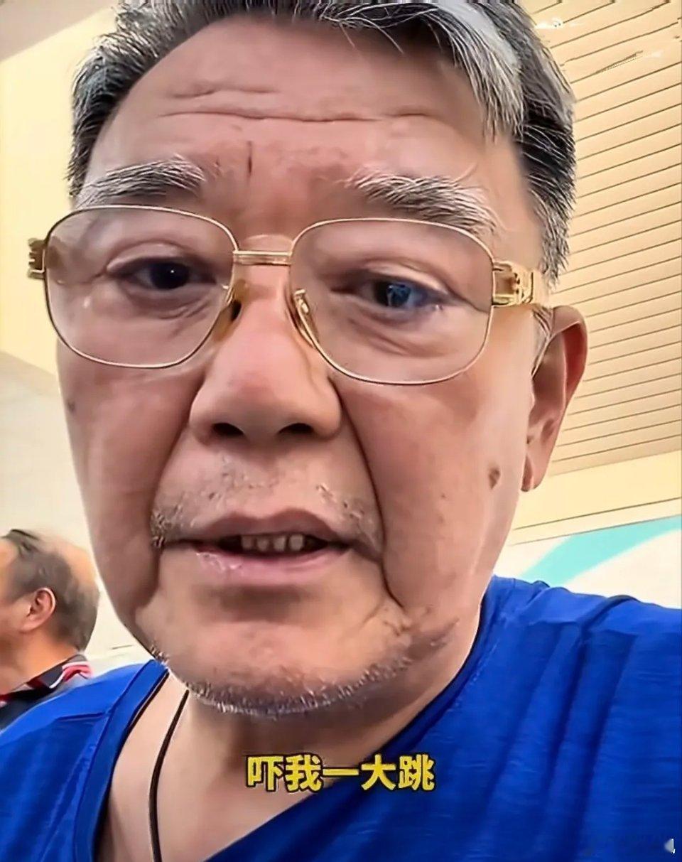74岁李立群去医院做体检，看到身体指标吓了一大跳！老戏骨李立群晒出一段视频，透露
