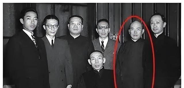 1940年12月21日，杜月笙的头号大管家万墨林，在金门大酒店门口被四名大汉强行