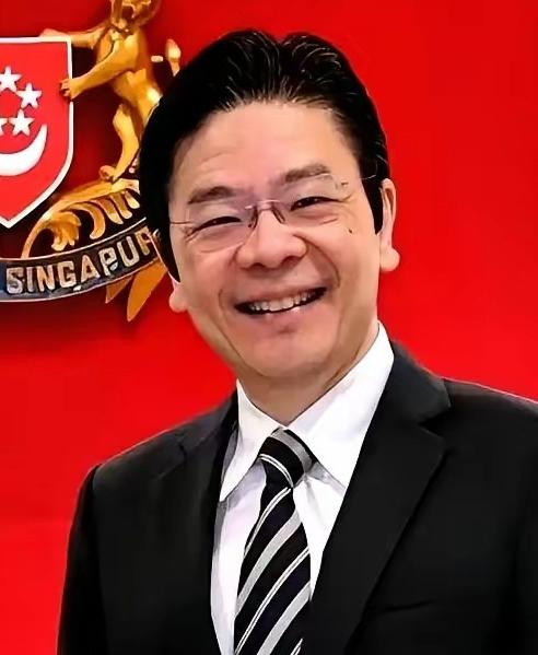 菲律宾干了件全世界没一个国家干过的事。他们直接宣布，国家进入紧急状态。不是因为战