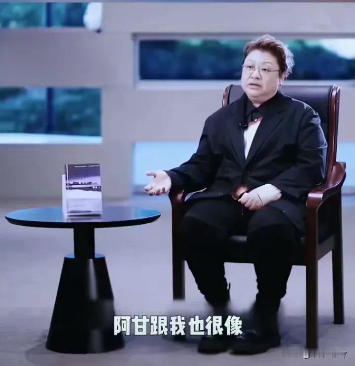韩红说，我和美国电影《阿甘正传》里的阿甘很像，看起来有点像傻子，不会算数，这部电