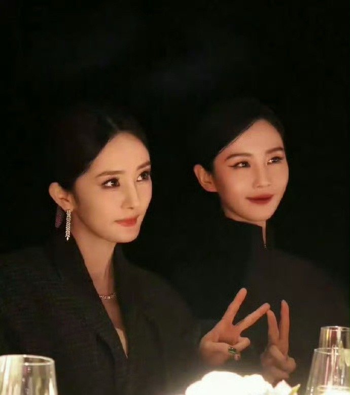 诗幂友谊长存呀[给你小心心]#刘诗诗为杨幂庆祝生日##杨幂蜜蜂耳环# ​​​