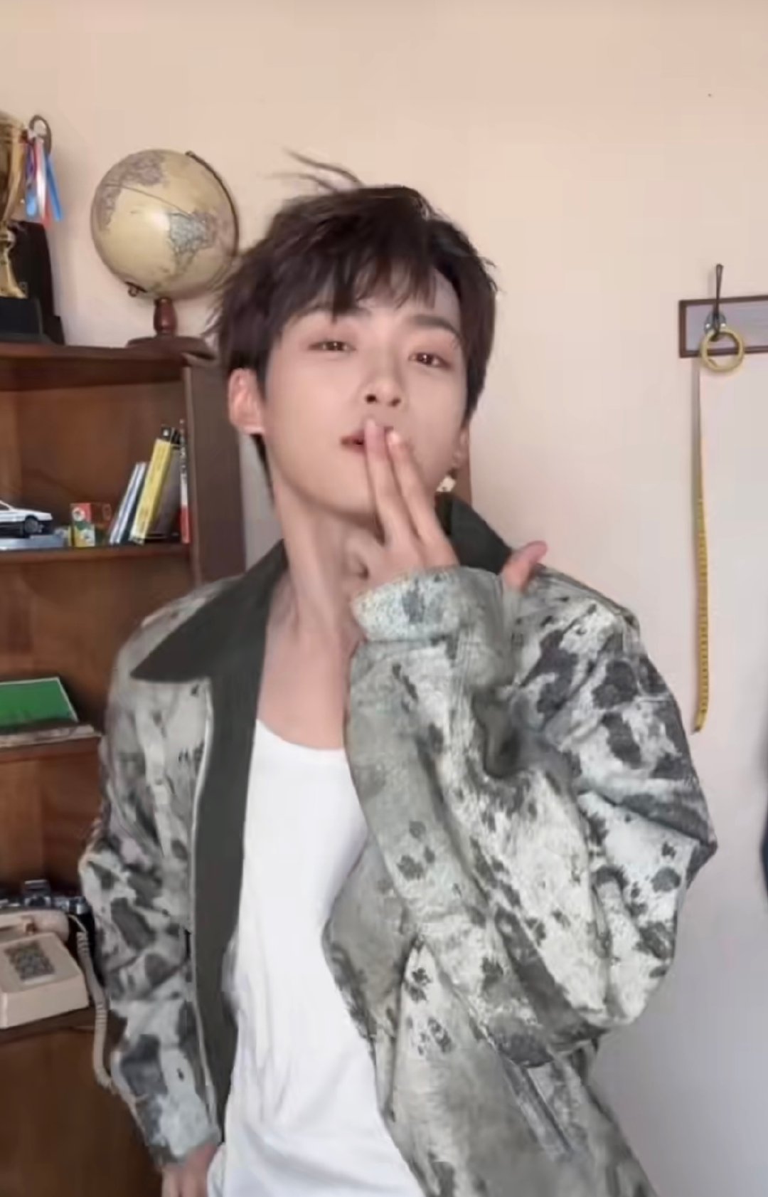 梓渝cha了梓渝摇梓渝开摇 跟着梓渝的节奏摇摆，这份魅力值得被刷屏，大火冲鸭！梓