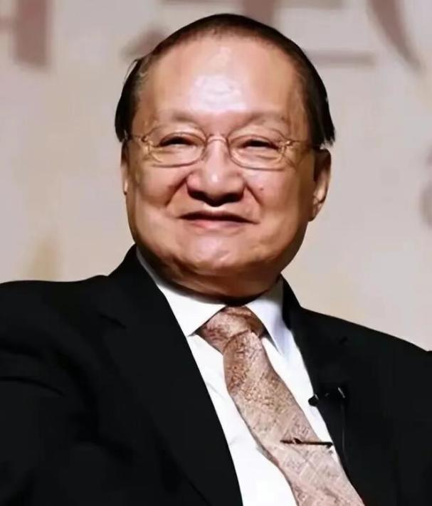 1983年，金庸设家宴款待聂卫平。保姆上了15只大闸蟹，聂卫平狼吞虎咽吃了13只