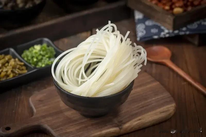 细思极恐！朱锐自曝被跟踪6年，粉丝竟应聘成小区保安！
 
12月22日，演员朱锐