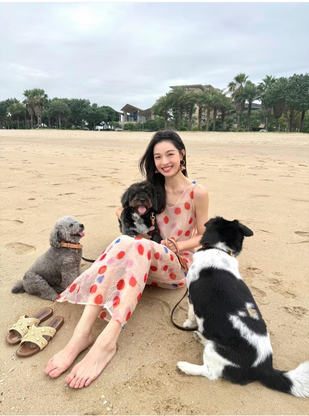 钟楚曦，美中不足的是这大宽脚。