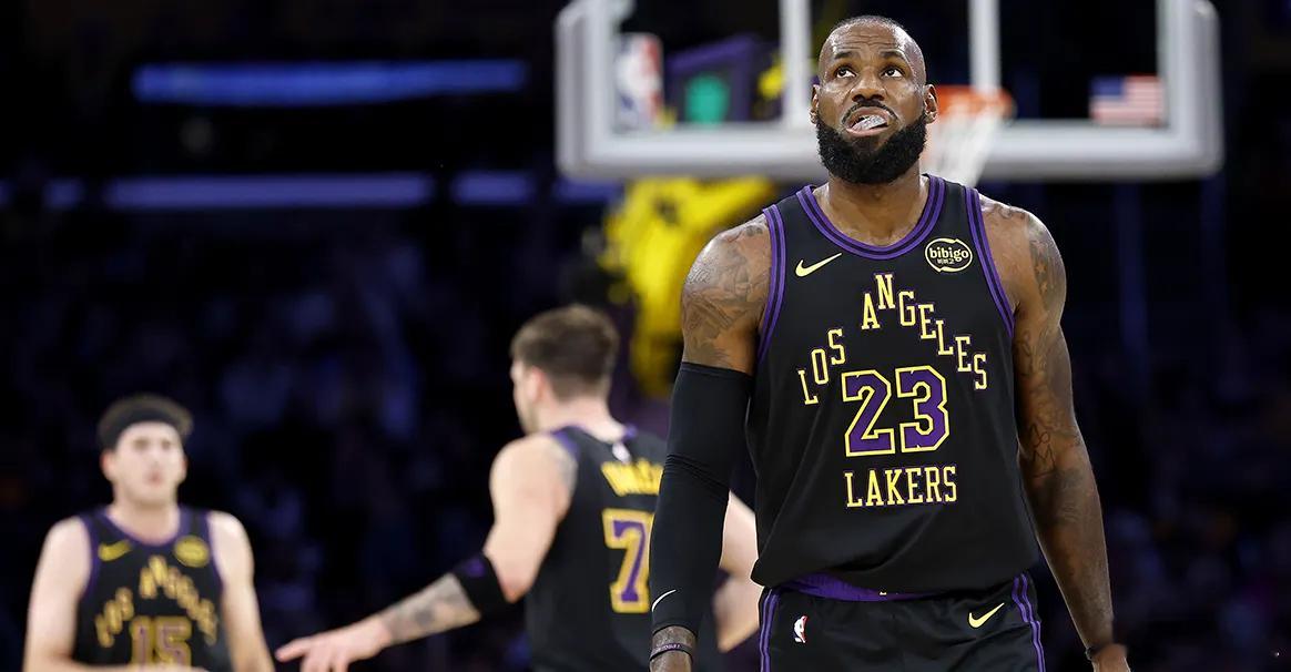 詹姆斯：本赛季最大的挑战是专注当下 珍惜现在每次打球的机会北京时间11月19日，