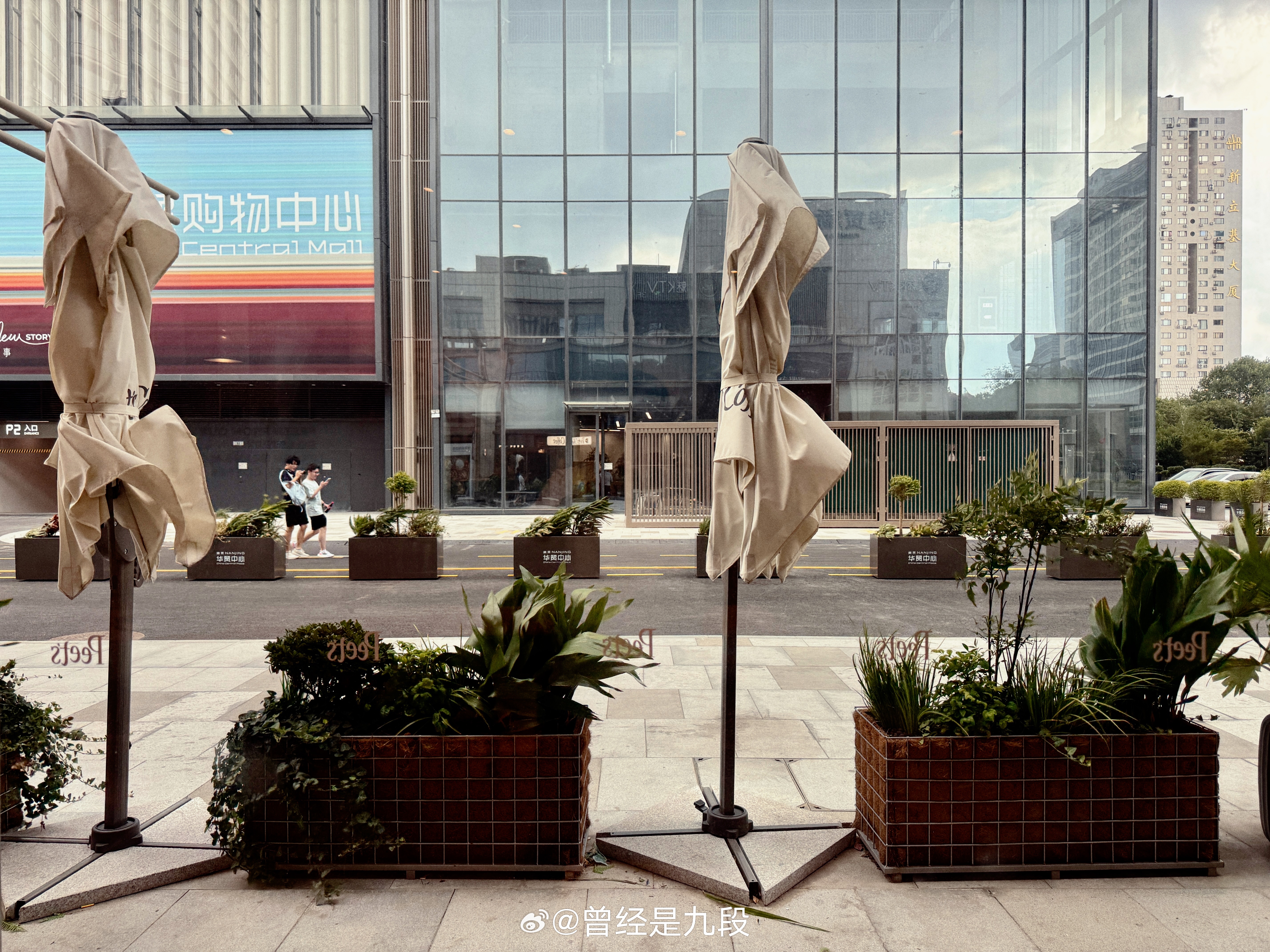 下暴雨了，好好听耳机吧你们[doge]2025第二届南京国际耳机展  ​​​