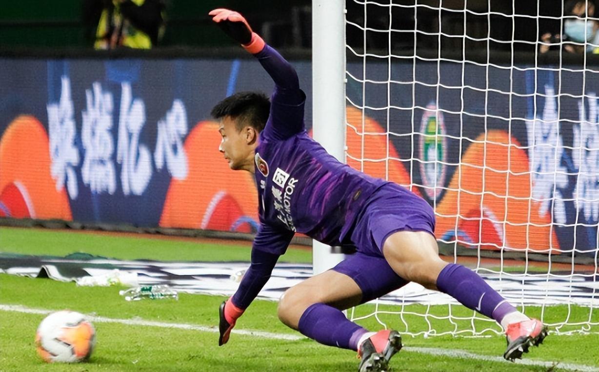 今晚的海港值得尊重！
上海海港1：1平广岛三箭，在客场全身而退。在近几年的中日交